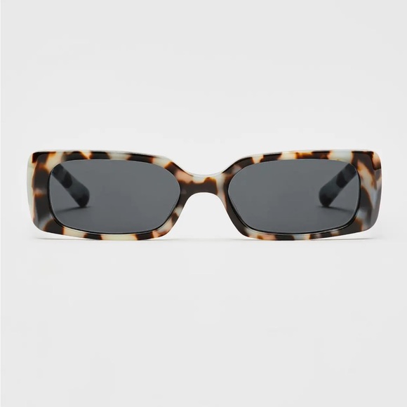 Charlotte Russe Tortoise Shell Sunglasses - Picture 4 of 9